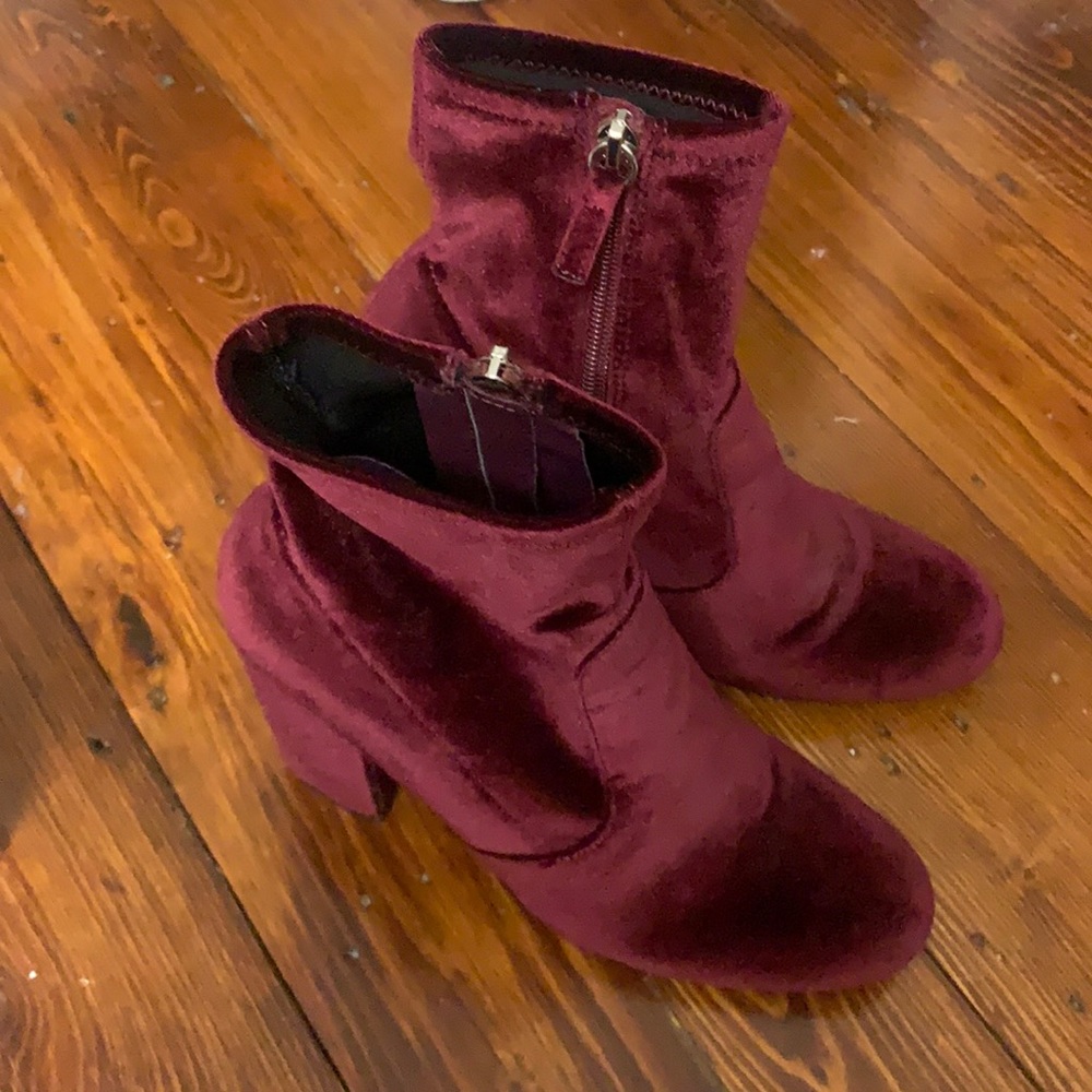 Maroon velvet Steve Madden Gaze Booties, 7.5